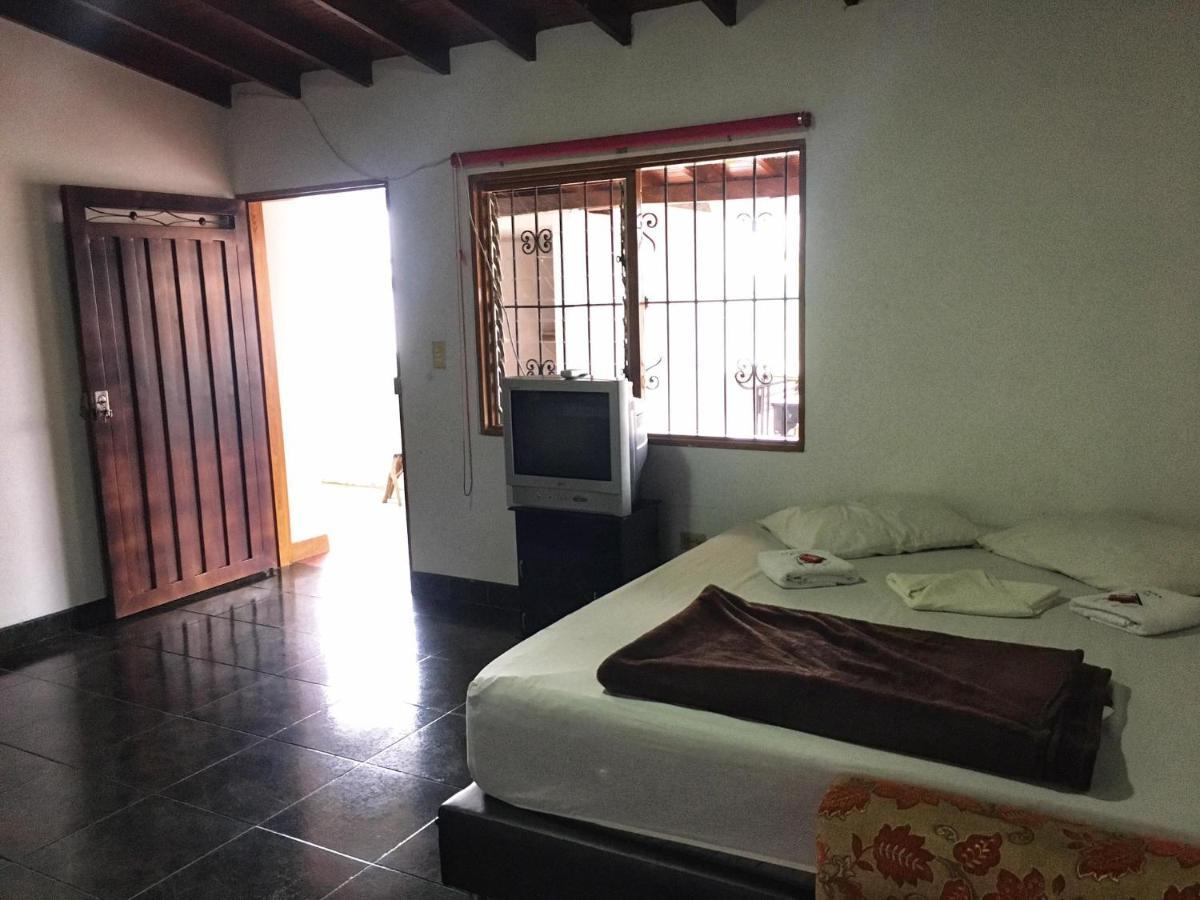 La Casona Hostel Guatapé Esterno foto