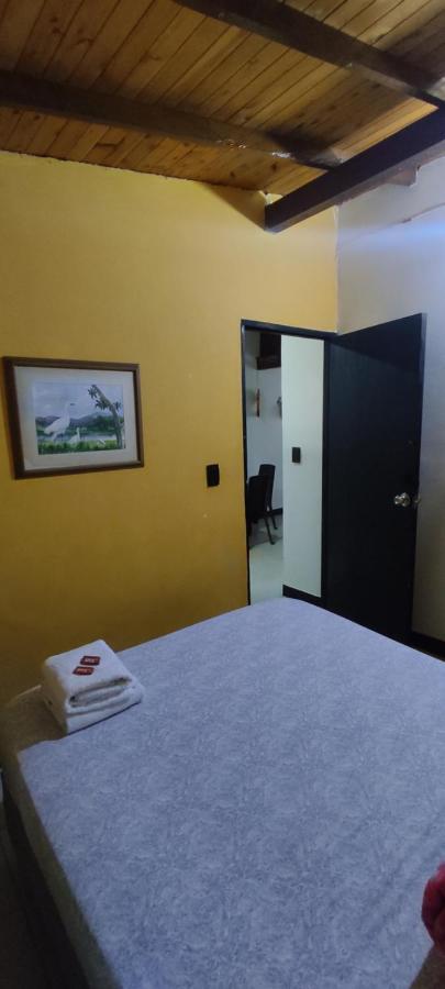 La Casona Hostel Guatapé Esterno foto